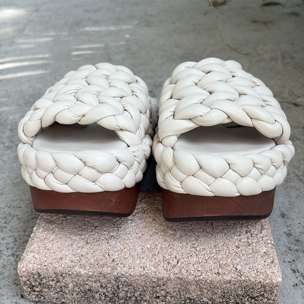 Chloe braided wavy slide sandals - Picture 4 of 9